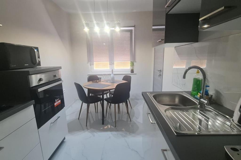 Mias Luxury Apartment Rijeka Buitenkant foto